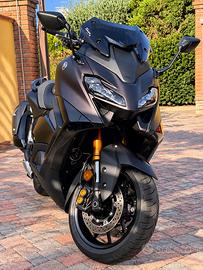 Yamaha TMAX 560 Tech MAX – 2024 – 4.600 km