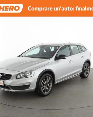 VOLVO V60 Cross Country UY47827