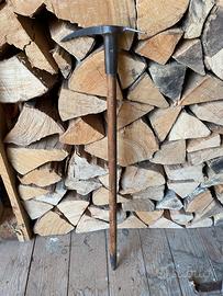 Piccozza alpinismo antica legno e ferro