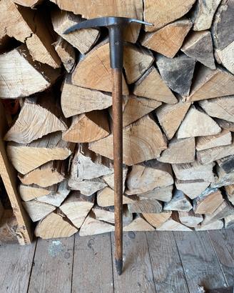 Piccozza alpinismo antica legno e ferro