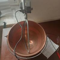 Paiolo con mescolatore elettrico per polenta