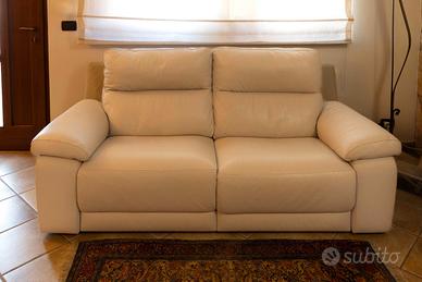 Divano in pelle.