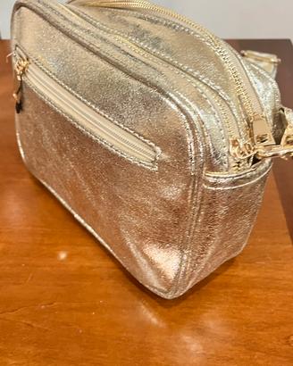 Borsa color oro con tracolla