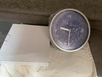 Orologio da parete con scatola