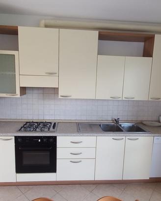 cucina componibile con elettrodomestici inclusi