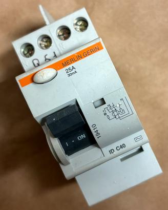 Interruttore magnetotermico Merlin Gerin