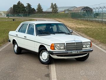 Mercedes 200 W123 "STUPENDA - ASI - TARGHE ORIGIN