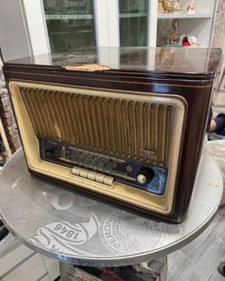 Radio a valvole con giradischi