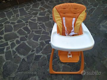 seggiolone arancio portatile
