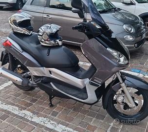 Yamaha X-Max 250