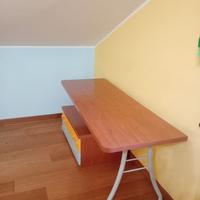 scrivania mensole libreria cassettiera 