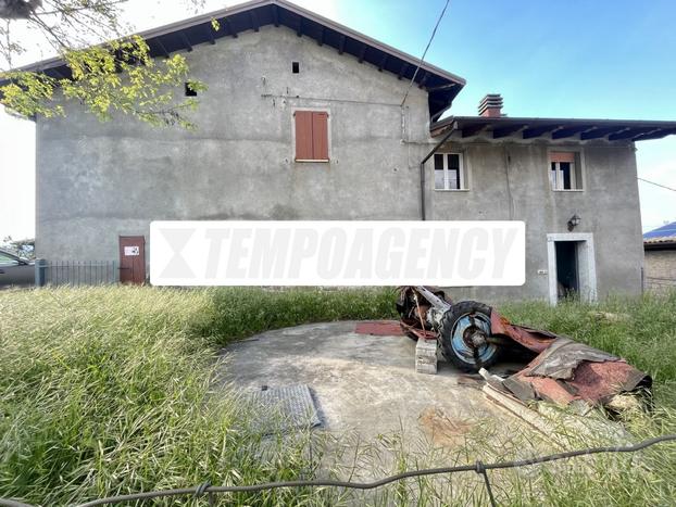 Porzione di casa libera su tre lati parzialmente d