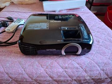 videoproiettore epson con telo