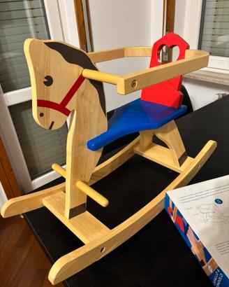 Gioco cavallo a dondolo in legno per bambini