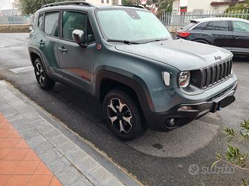 Jeep renegade trailhawk 4x4 2000 cc 170 cv