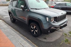 Jeep renegade trailhawk 4x4 2000 cc 170 cv