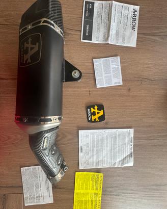 Terminale in carbonio Arrow per Honda Hornet 750