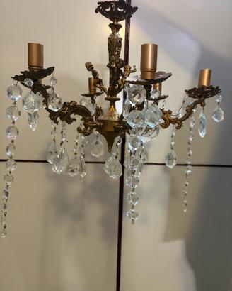 Elegante lampadario vintage in ottone