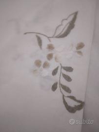 Tovaglia di lino ricamata