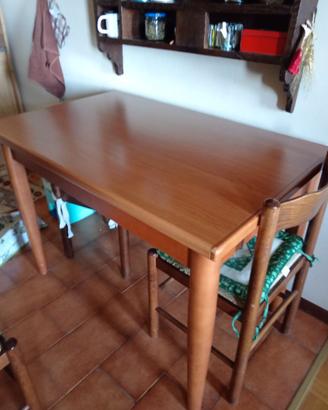 Tavolo foppapedretti con sedie