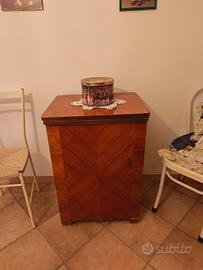mobiletto vintage x macchina da cucire Necchi 