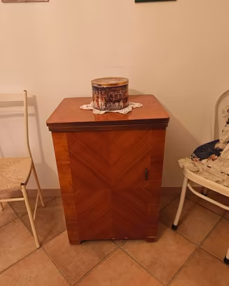 mobiletto vintage x macchina da cucire Necchi 