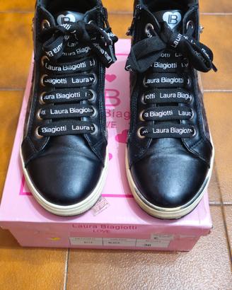 Scarpe tg. 36, pari al nuovo, Laura Biagiotti Love