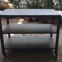 Tavolo da lavoro con ruote