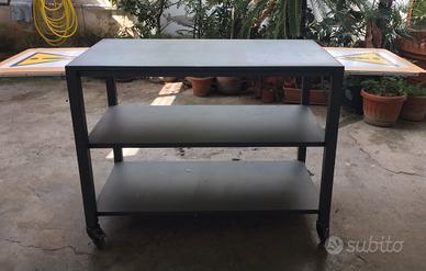 Tavolo da lavoro con ruote