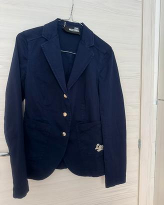 Moschino giacca blu con logo visibile sulla tasca