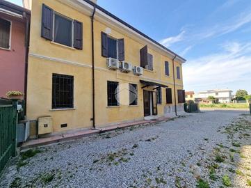 CASA DI CORTE A BORGO VIRGILIO