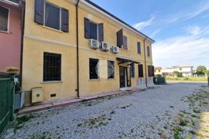 CASA DI CORTE A BORGO VIRGILIO