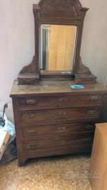 cassettiera antica con specchio