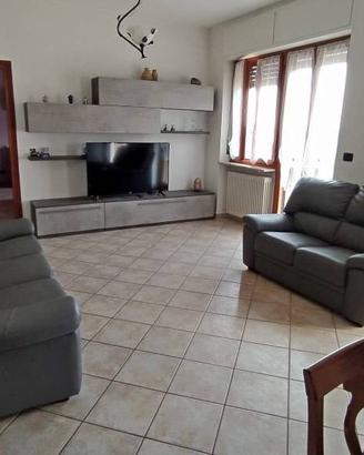 Appartamento di 100 m² con 3 locali e box auto a S