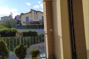 Trilocale annuale con due posti auto