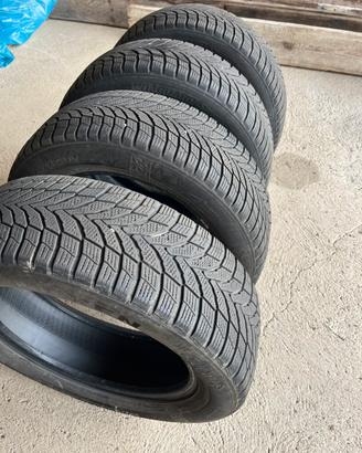 Pneumatici invernali 215/60 R17