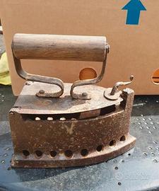 Ferro da stiro antico 
Probabile inizio 1900