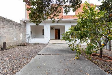 Area Residenziale con Loc. Commerciale