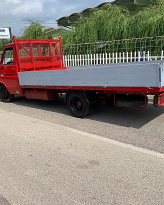 camietto iveco cassone 450. fisso. patente b anno 