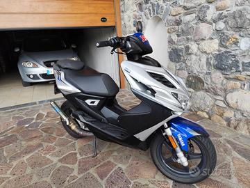 Ciclomotore Aerox 50cc Yamaha (70)