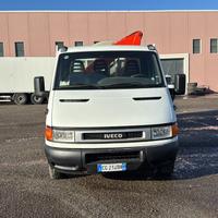Iveco 35c13 con gru