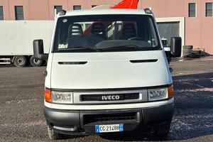 Iveco 35c13 con gru