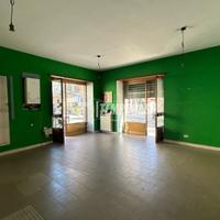 LUMINOSO LOCALE COMMERCIALE NEL CUORE DI AVIGLIANA