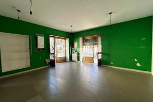 LUMINOSO LOCALE COMMERCIALE NEL CUORE DI AVIGLIANA