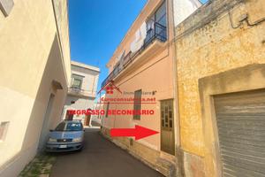 Ampia proprietà con abitazione e locali