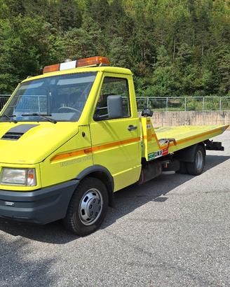 Carroattrezzi iveco 35-10