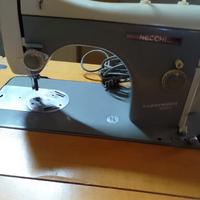 Macchina da cucire antica marca Necchi