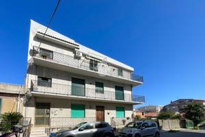 4 LOCALI A PACE DEL MELA