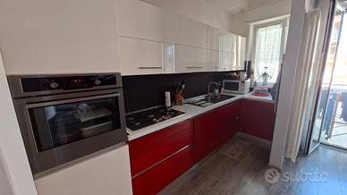 Cucina angolare completa di elettrodomestici