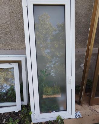 Finestra in alluminio bianco